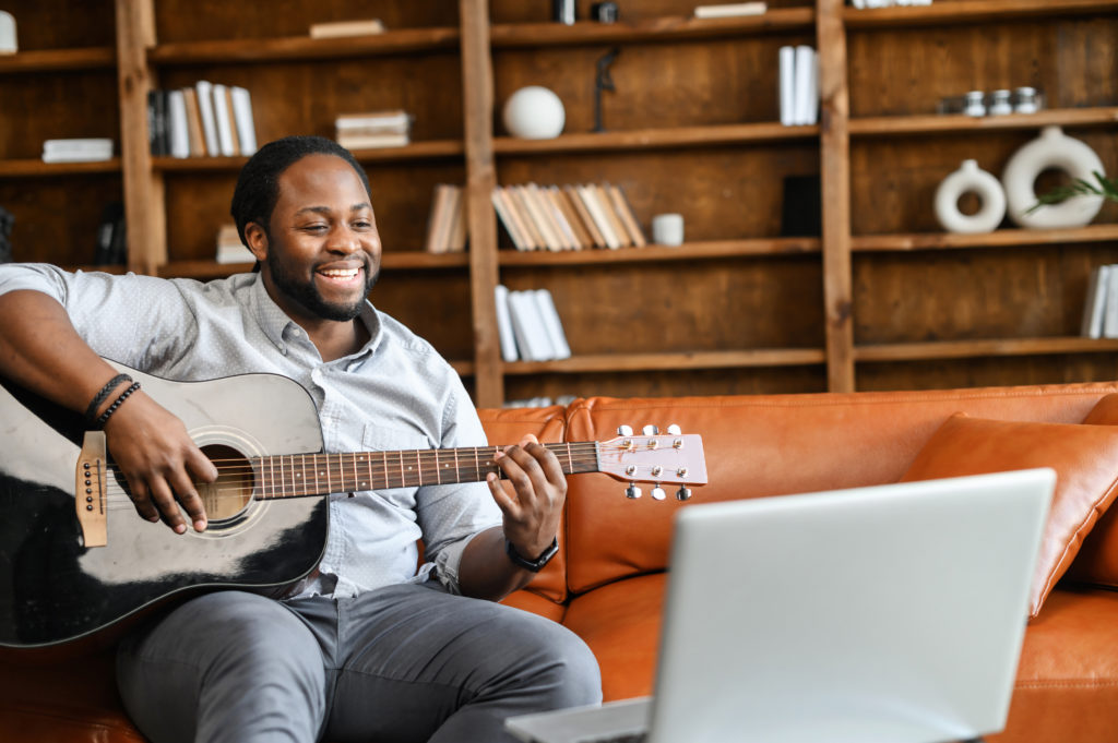 Online Guitar Lessons For Adult Students