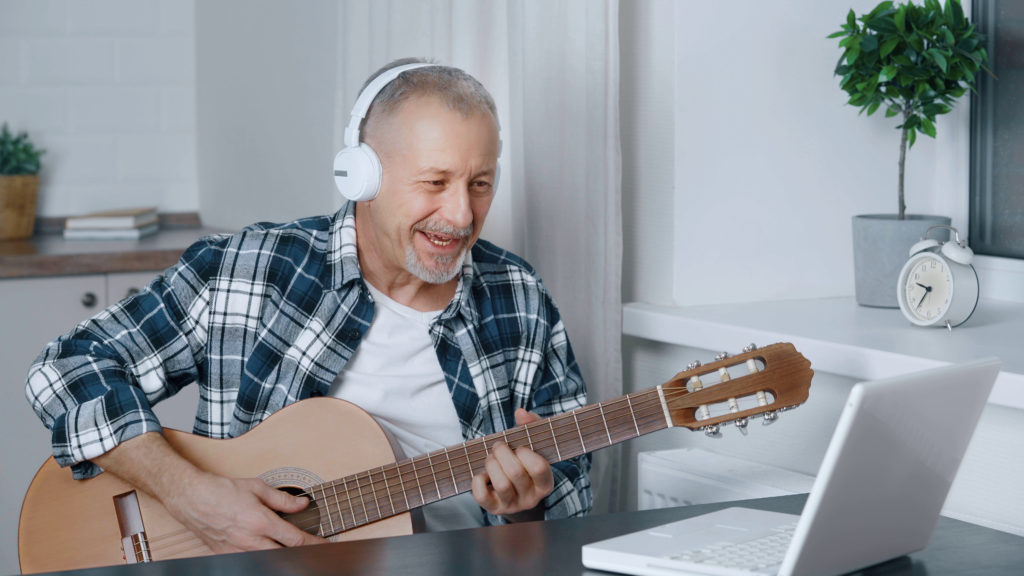 Online Guitar Lessons for Adult Beginners
